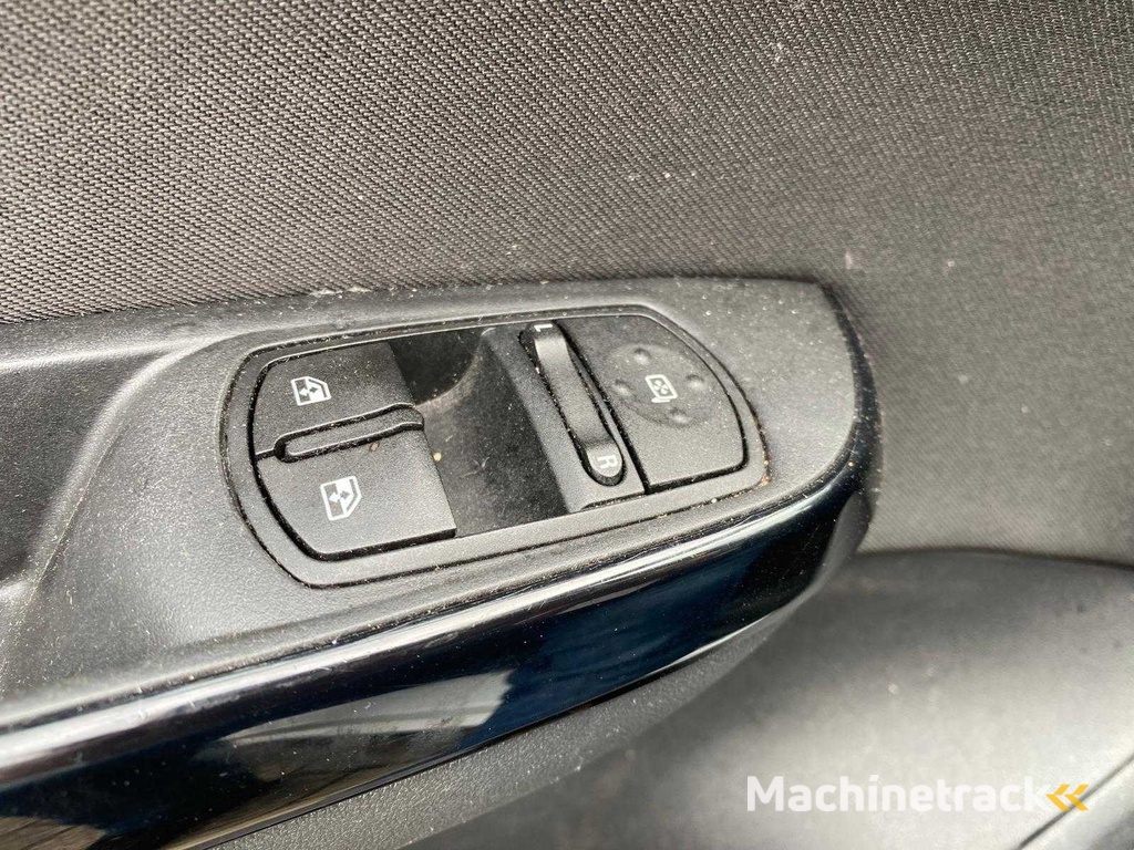 Opel - 2019 - Corsa - 1.0 Turbo Edition - XJ-690-Z