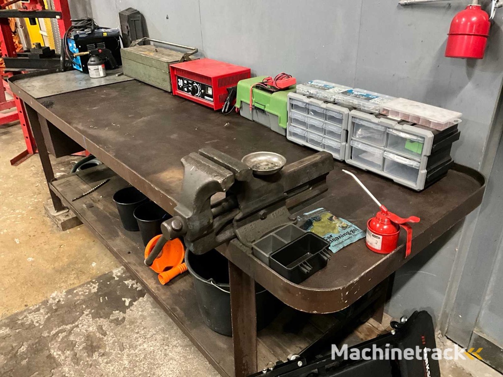 Werkbank & Werkzeuge