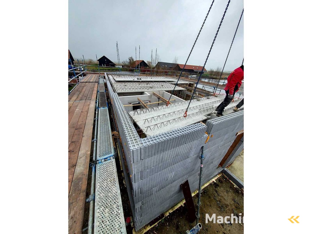 Polyform / EPS - Große Charge von isolierenden Schalungsbau-Wandelementen für den Passivbau