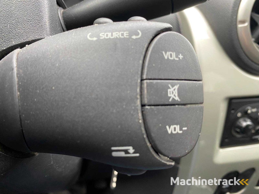 Dacia - 2011 - Logan MCV - 1,6 MPI Blackline - 22-SNL-8