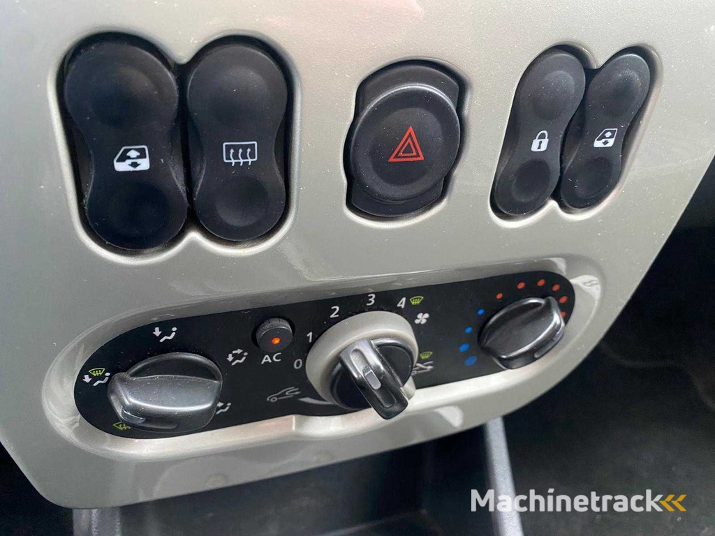 Dacia - 2011 - Logan MCV - 1,6 MPI Blackline - 22-SNL-8