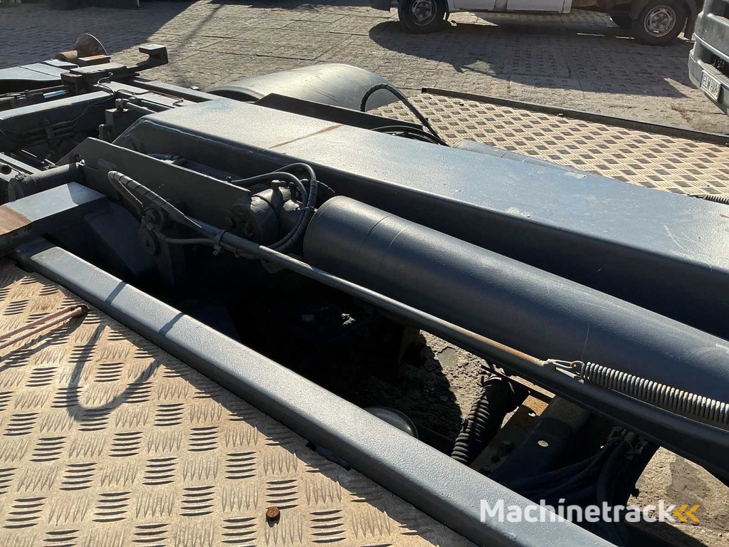 2007 IVECO 120E Abrollkipper