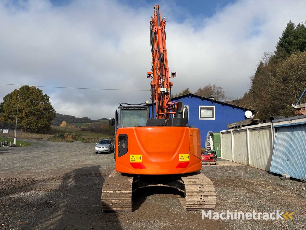 Hitachi ZX135US (2021) – Rupsgraafmachine met enorm accessoirepakket