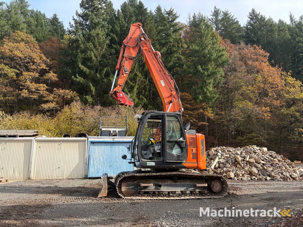 Hitachi ZX135US (2021) – Rupsgraafmachine met enorm accessoirepakket