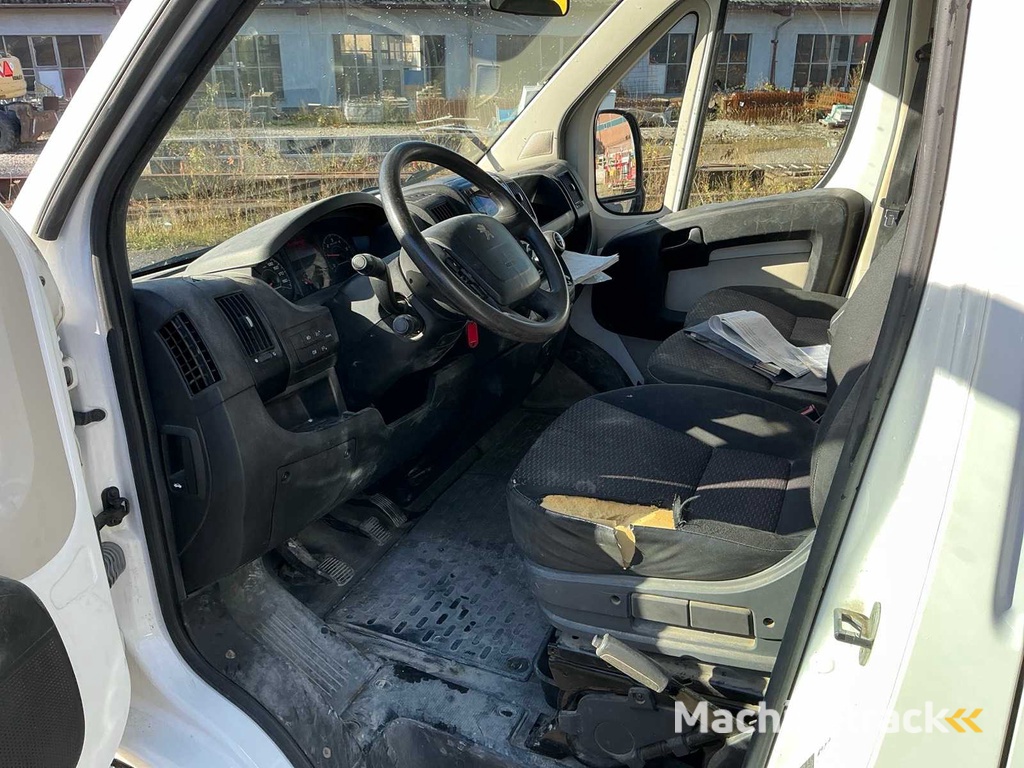 2016 Peugeot 2.2 HDI 335 Boxer bestelwagen met dubbele cabine en laadbrug