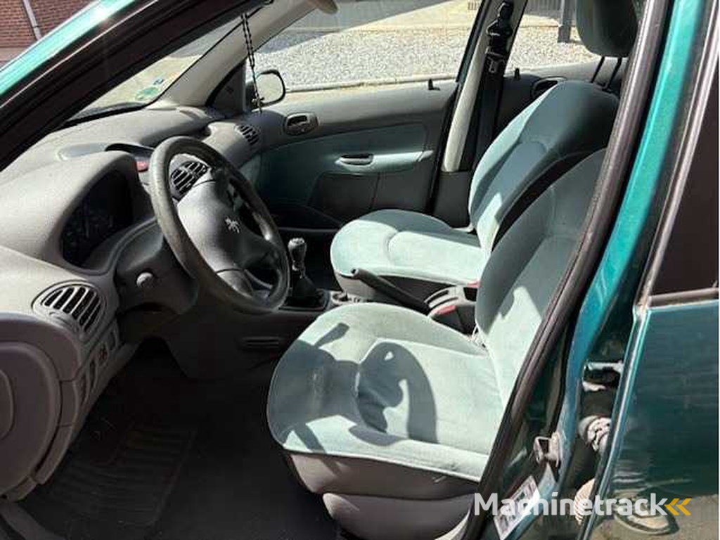Peugeot - 206 - 1.4 Gentry - Car - 2001