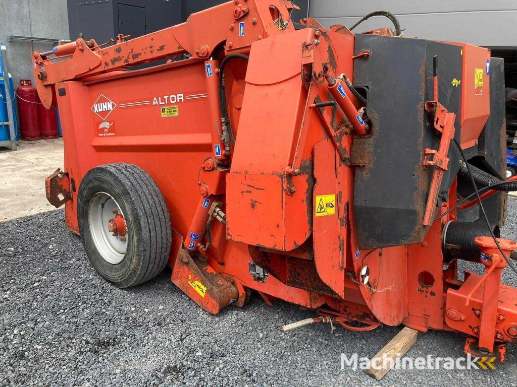 2004 Kuhn Altor 4560 Stroblazer