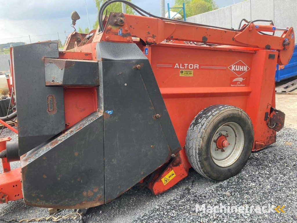 2004 Kuhn Altor 4560 Stroblazer