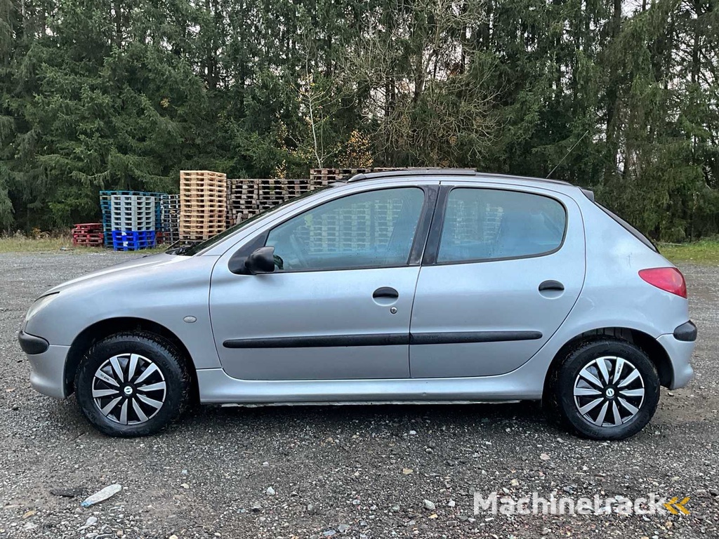 2000 Peugeot 206 Car