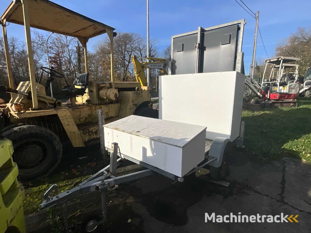 BW trailers Signal Trailer