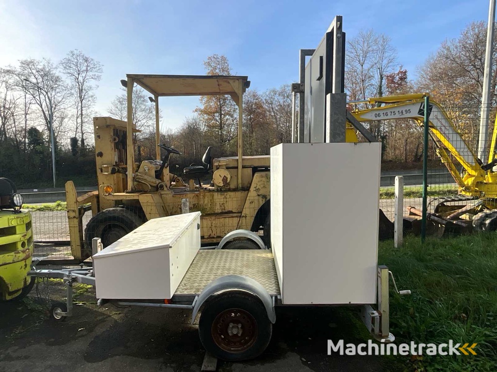 BW trailers Signal Trailer