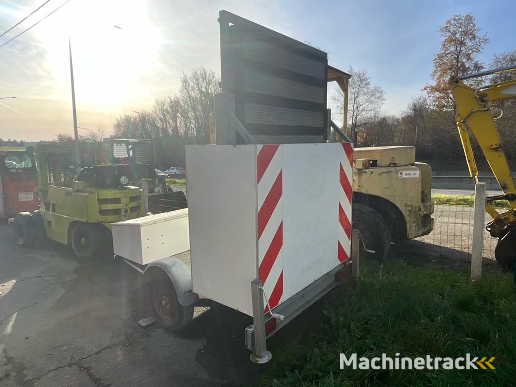 BW trailers Signal Trailer