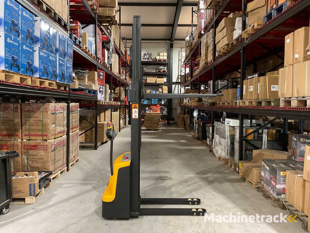 2025 WS15H-3000 Electric Stacker