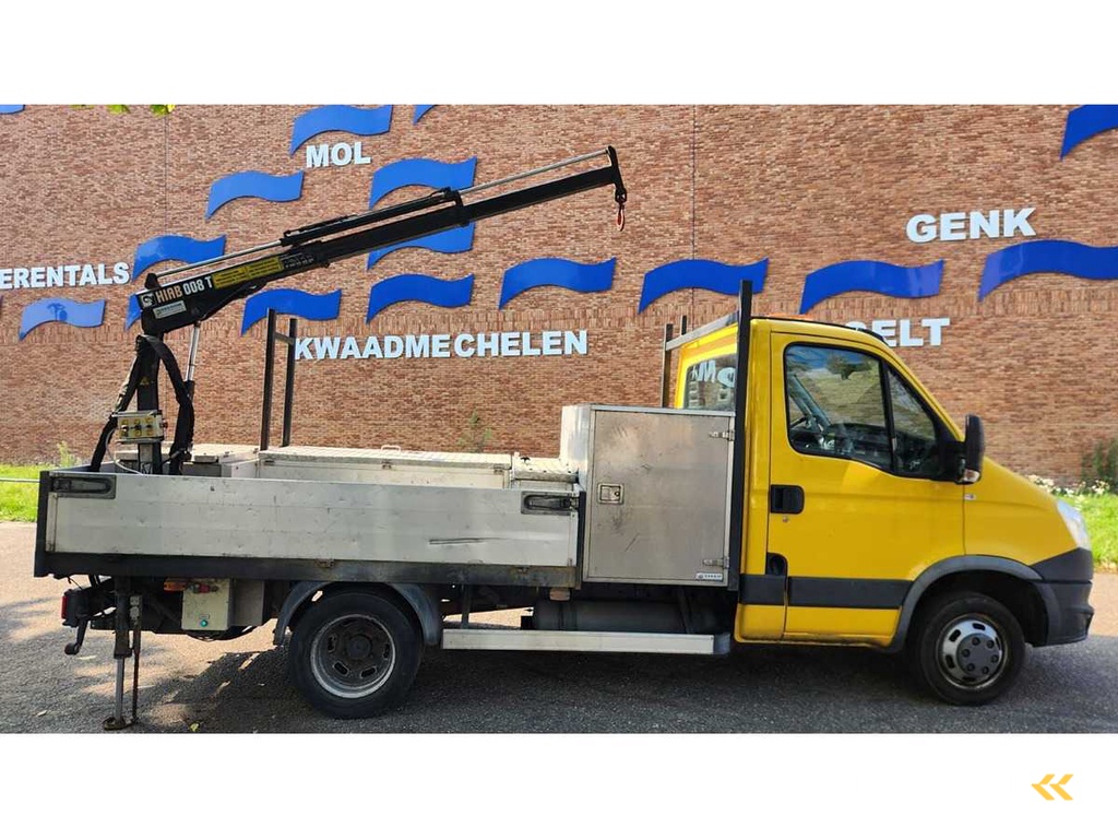 2013 Iveco 40C14G 3.0D Truck with crane 111.560km