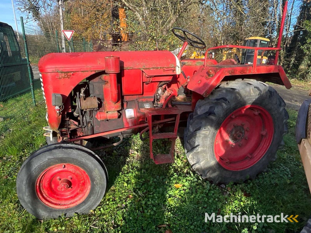 Elan Champion Antique Tractor