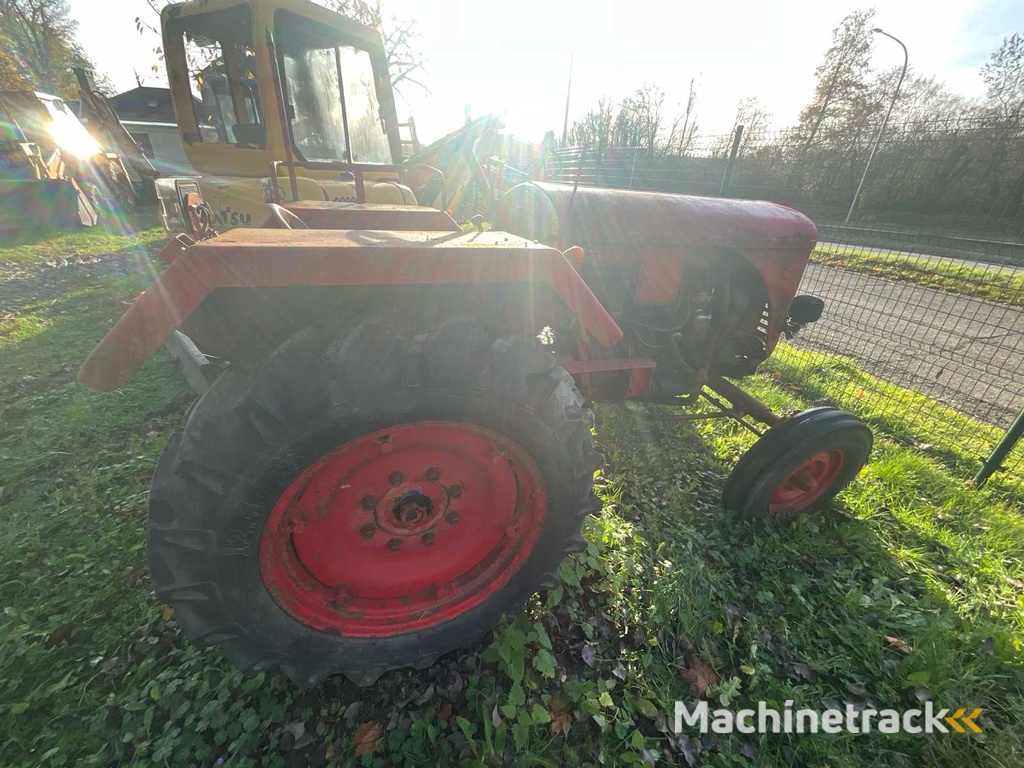 Elan Champion Antique Tractor