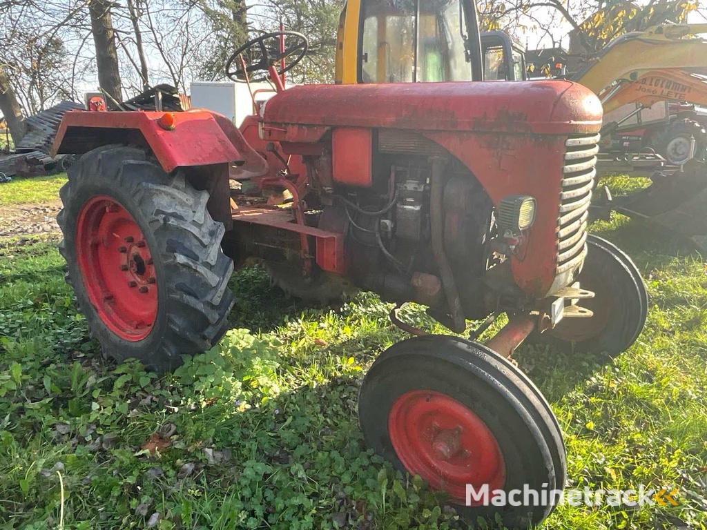 Elan Champion Antique Tractor