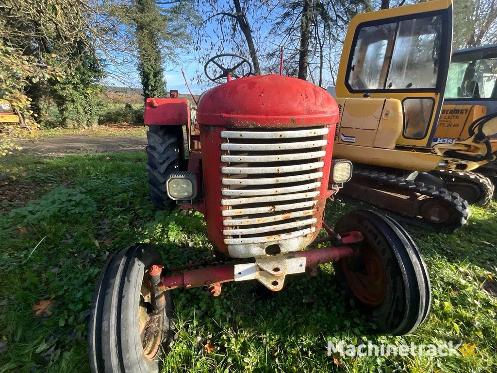 Elan Champion Antique Tractor