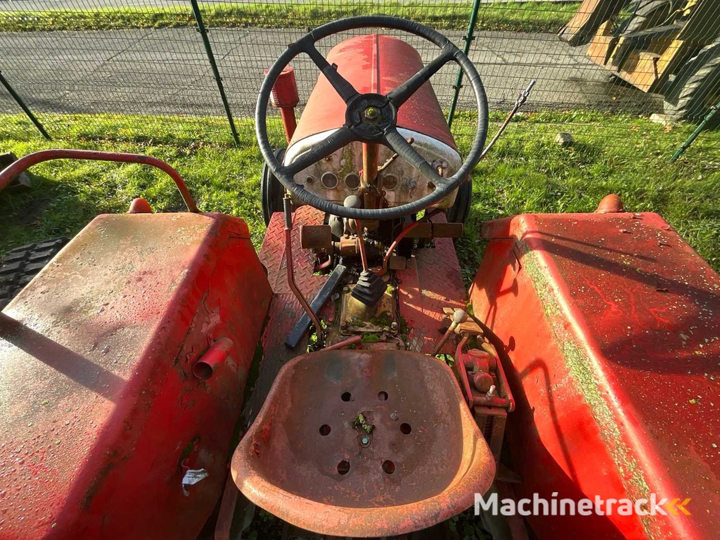 Elan Champion Antique Tractor