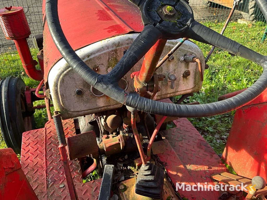 Elan Champion Antique Tractor