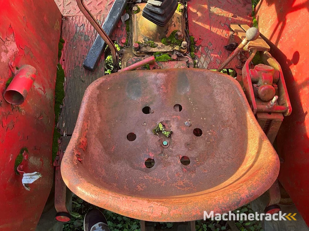 Elan Champion Antique Tractor