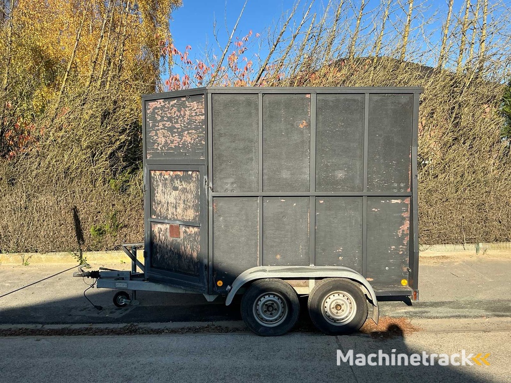 1992 B.C.W. V41020G Horse trailer