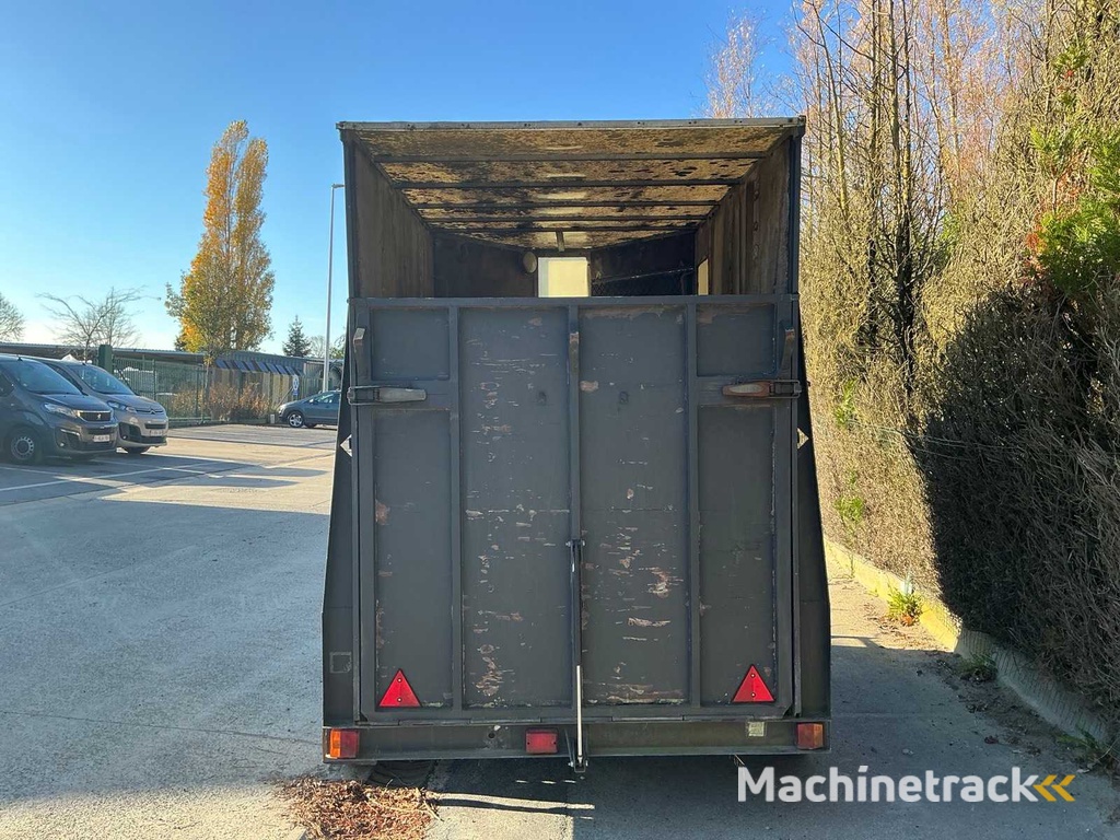 1992 B.C.W. V41020G Horse trailer