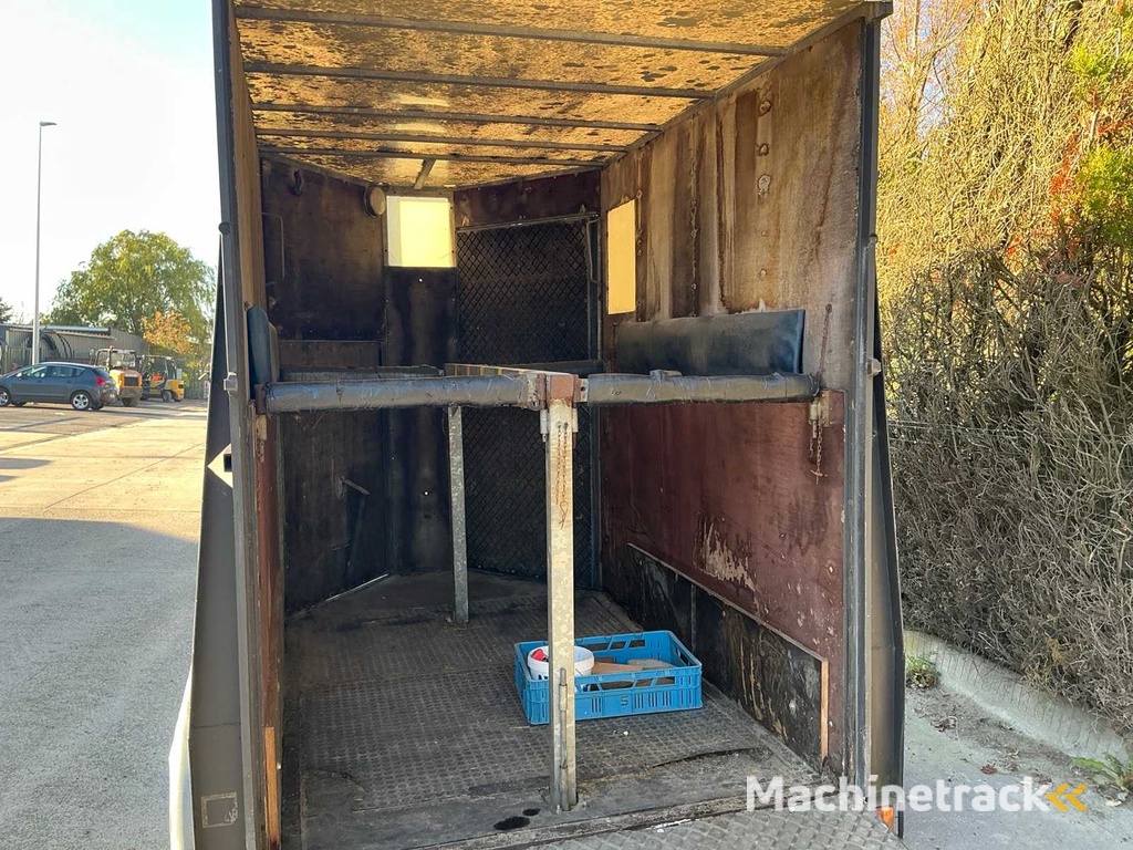 1992 B.C.W. V41020G Horse trailer