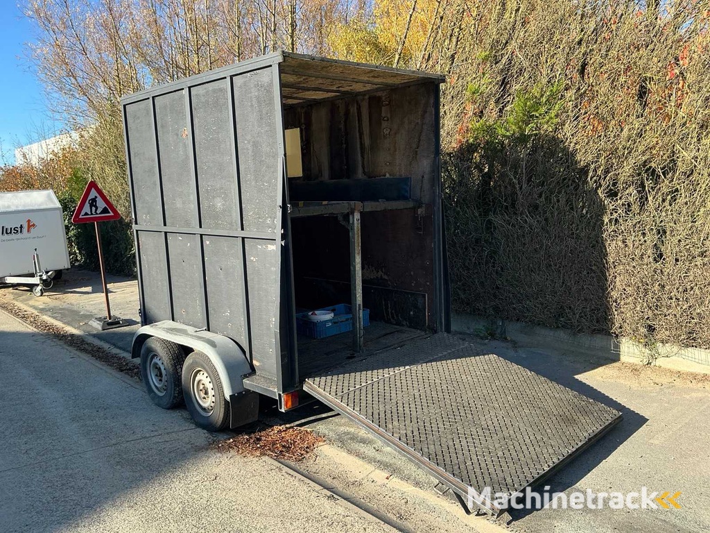 1992 B.C.W. V41020G Horse trailer