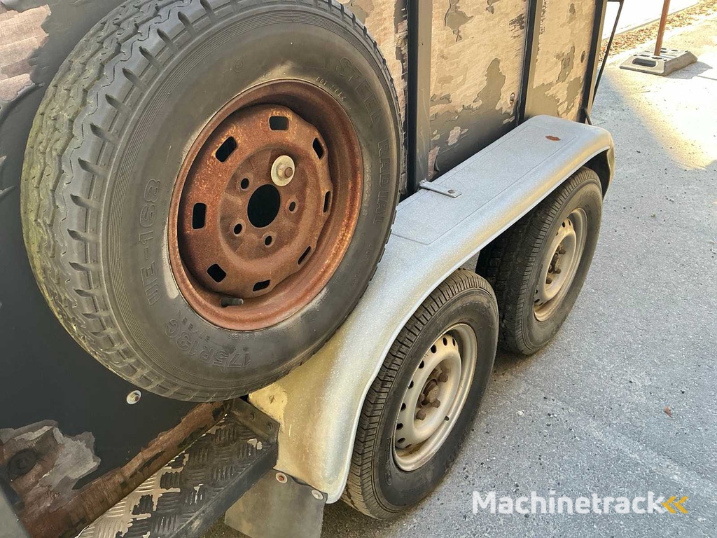 1992 B.C.W. V41020G Horse trailer