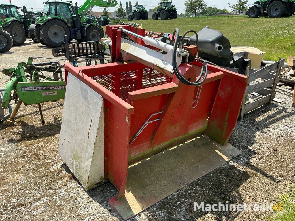 1995 Feed mixer