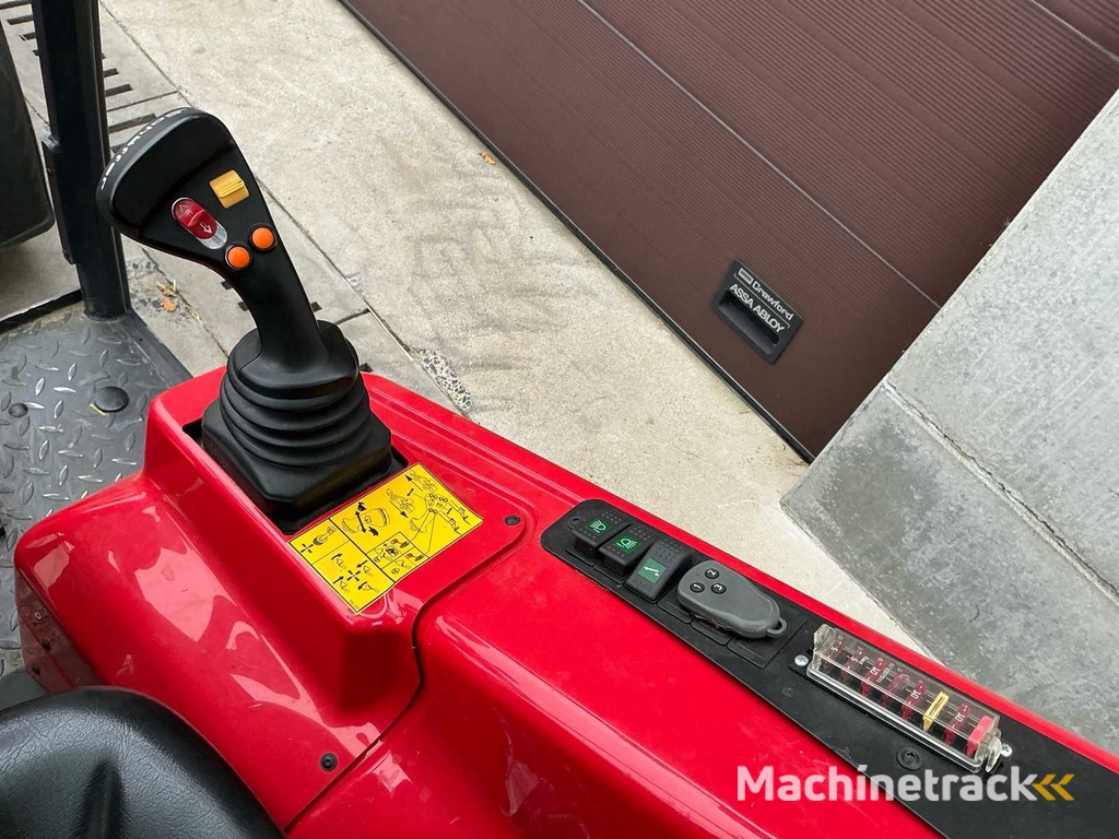 2018 Schäffer 5680T Shovel