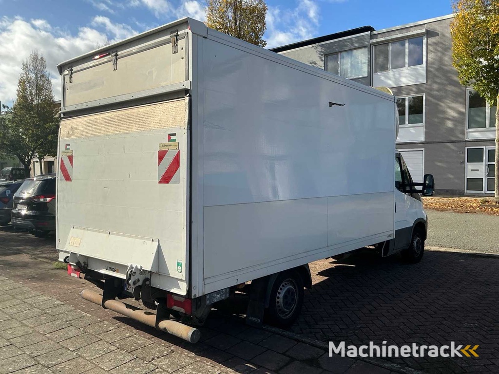 2017 Iveco Daily 35S16 Passenger car