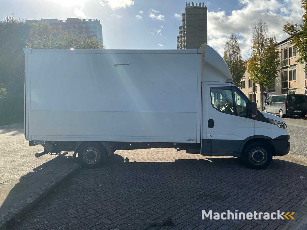 2017 Iveco Daily 35S16 Passenger car