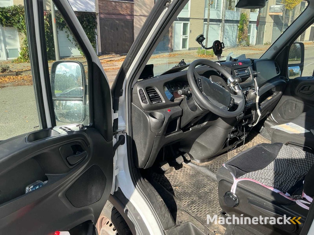 2017 Iveco Daily 35S16 Passenger car