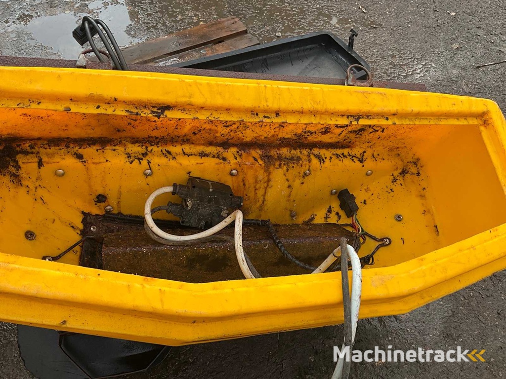 Snowex SP-1875 Salt Spreader