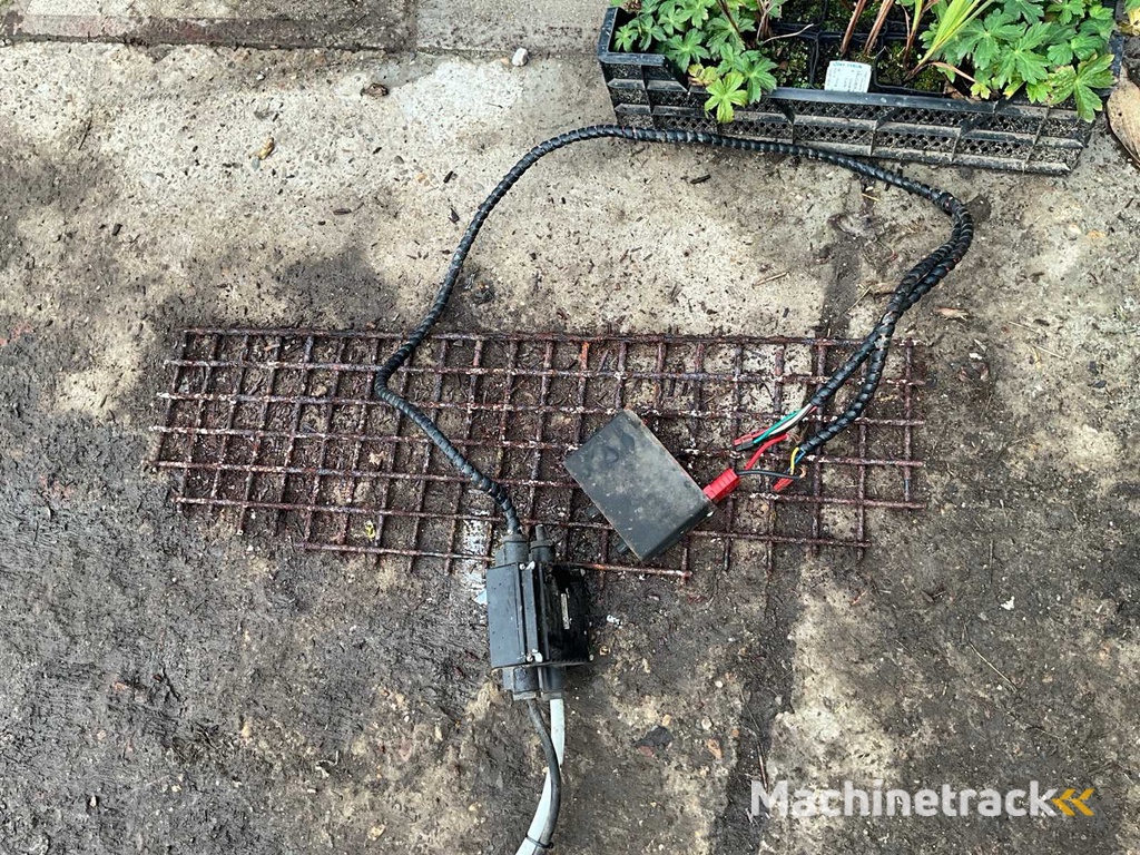 Snowex SP-1875 Salt Spreader