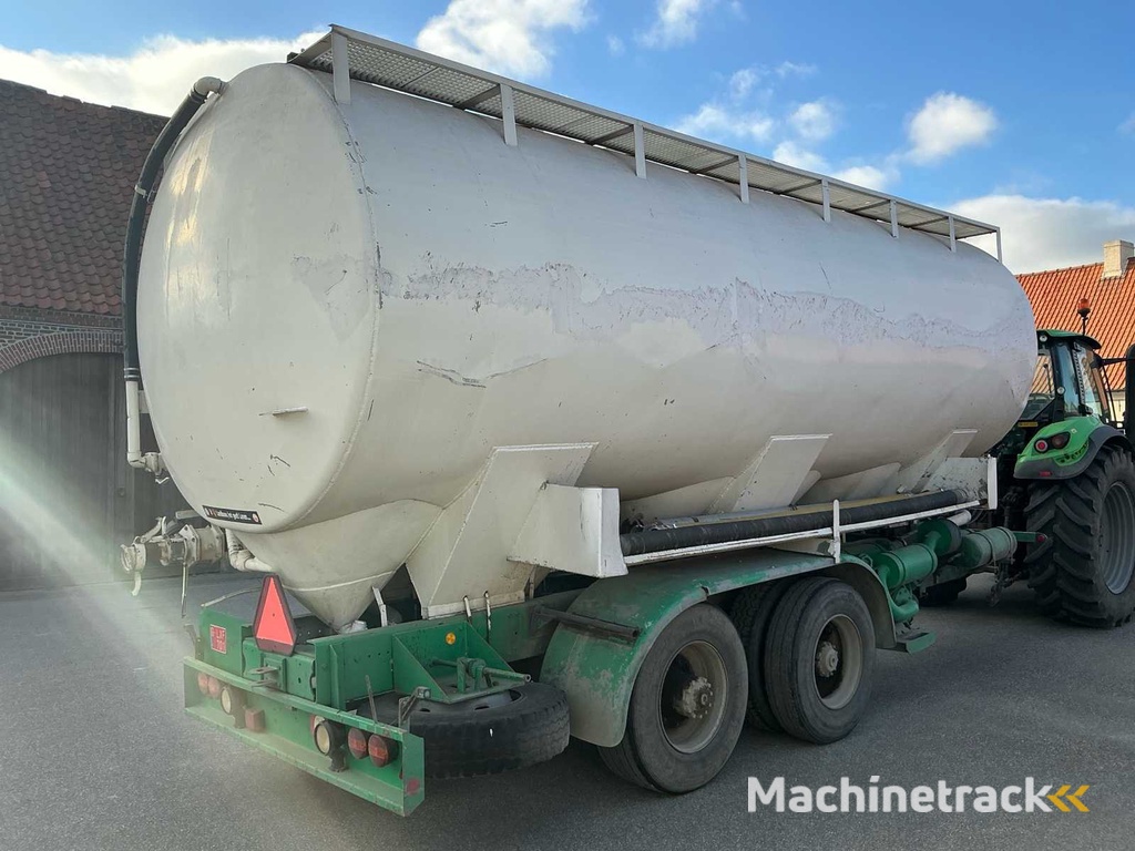 Lambrecht 18 ton Bulkwagen met blaassysteem