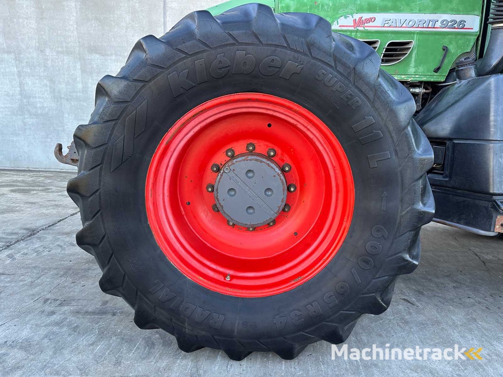 Fendt - 2002 - 926 - Four-wheel drive agricultural tractor