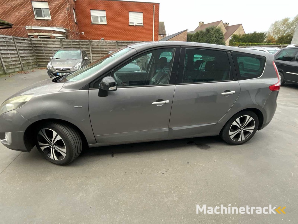 2011 Renault Megane Scenic Passenger Car