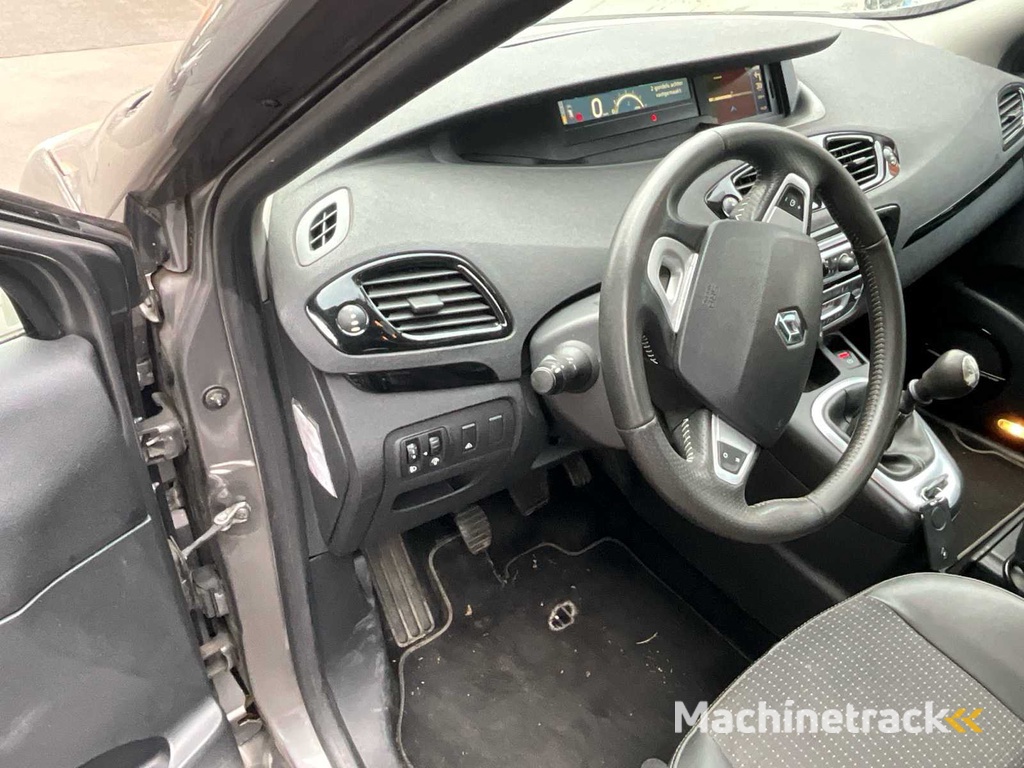 2011 Renault Megane Scenic Passenger Car