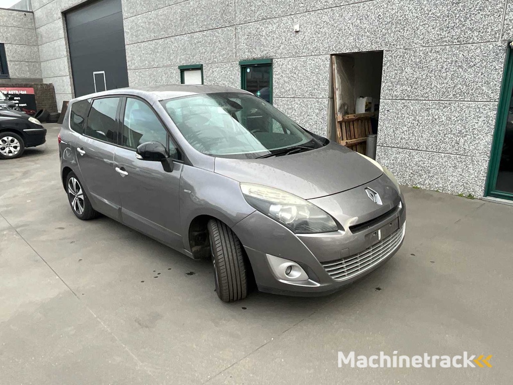 2011 Renault Megane Scenic Passenger Car