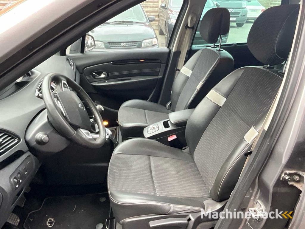 2011 Renault Megane Scenic Passenger Car