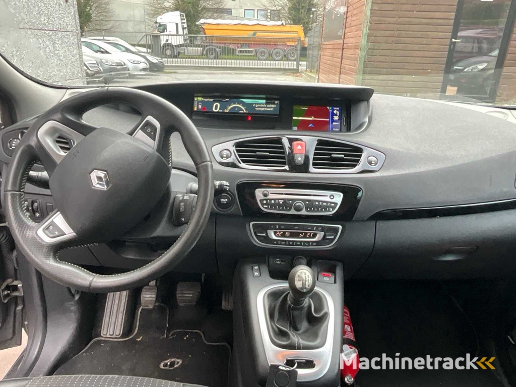 2011 Renault Megane Scenic Passenger Car