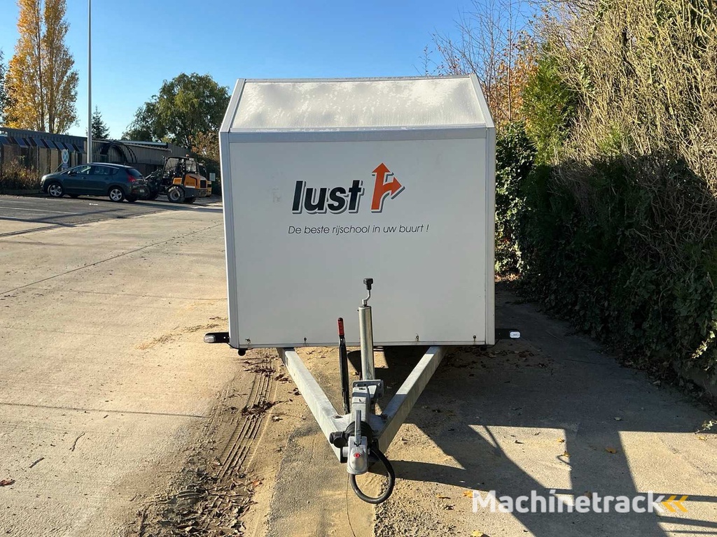 2017 Tack V26V Closed Trailer