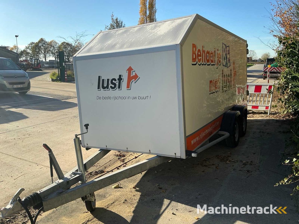 2017 Tack V26V Closed Trailer