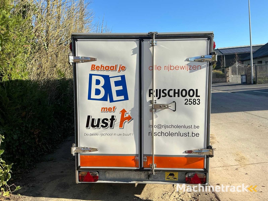 2017 Tack V26V Closed Trailer