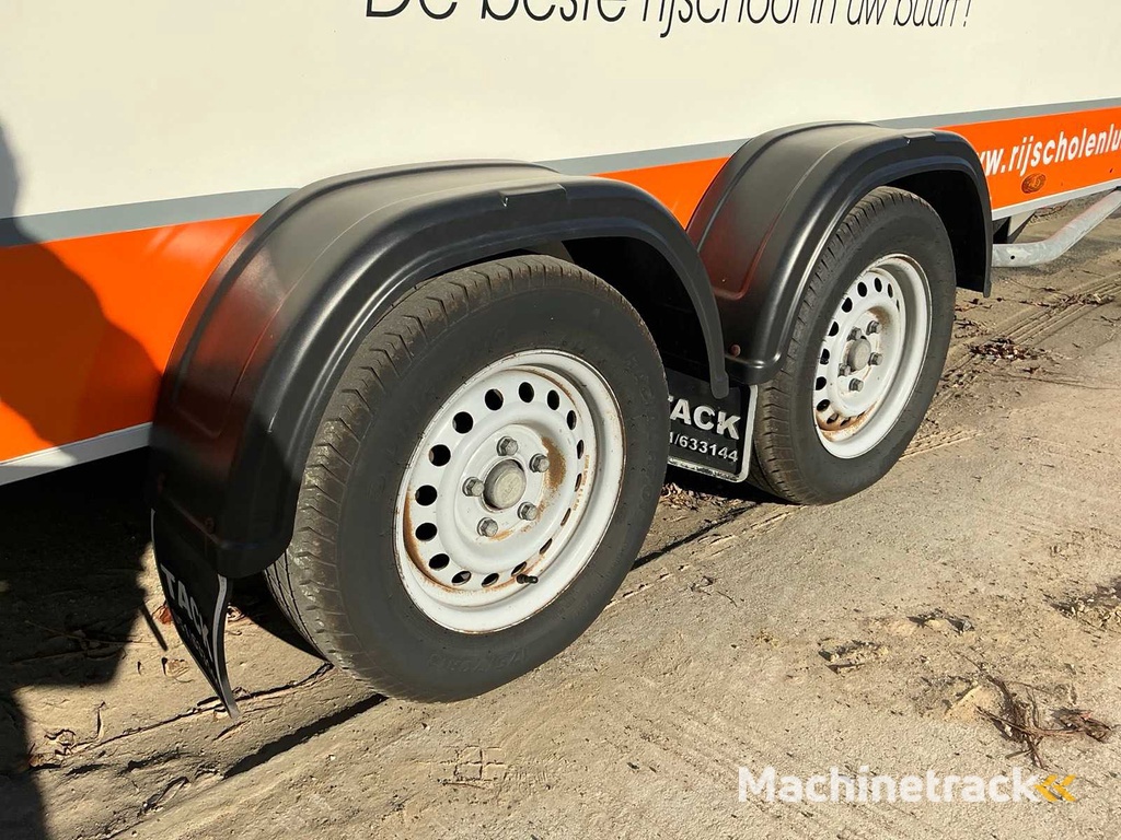 2017 Tack V26V Closed Trailer