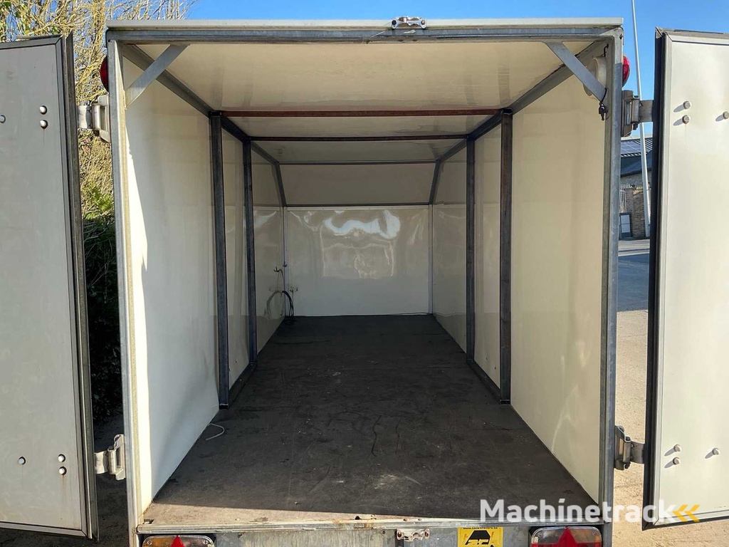 2017 Tack V26V Closed Trailer