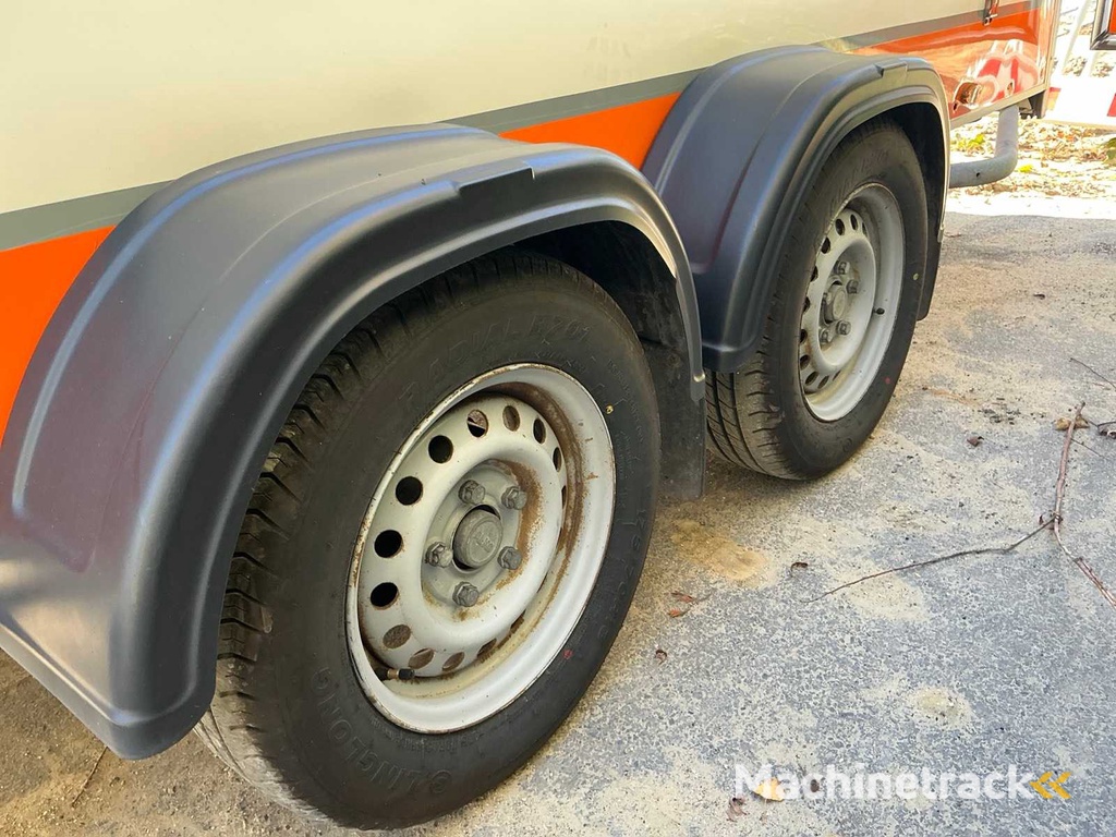 2017 Tack V26V Closed Trailer